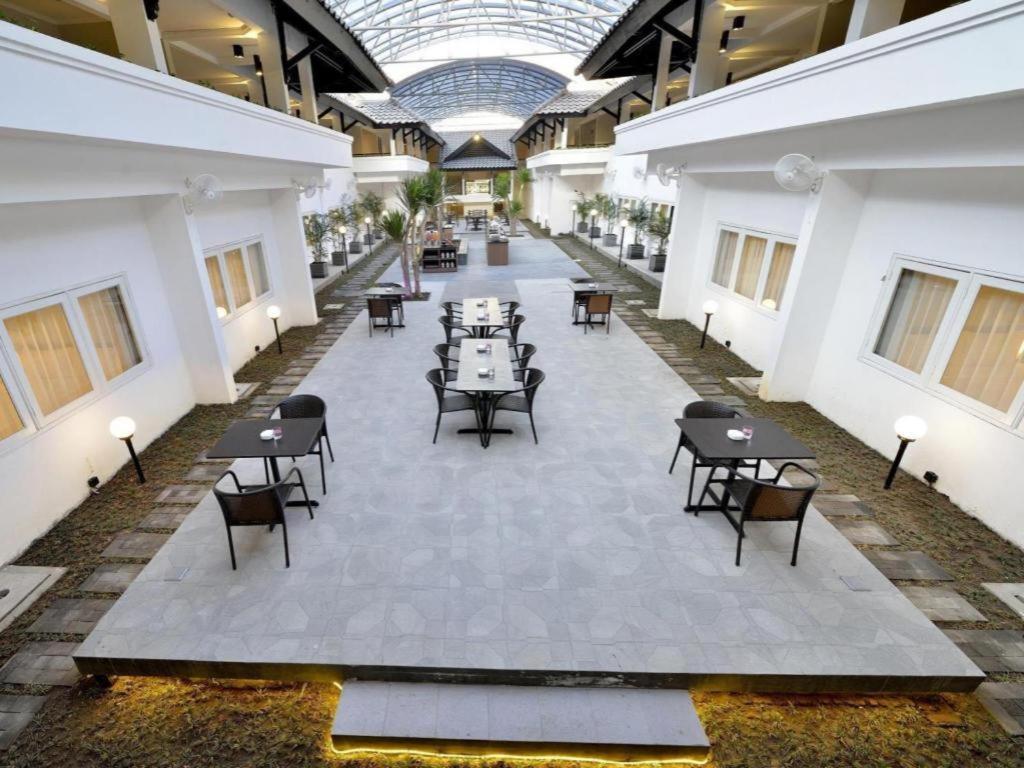 Whiz Prime Hotel Darmo Harapan Surabaja Exteriér fotografie