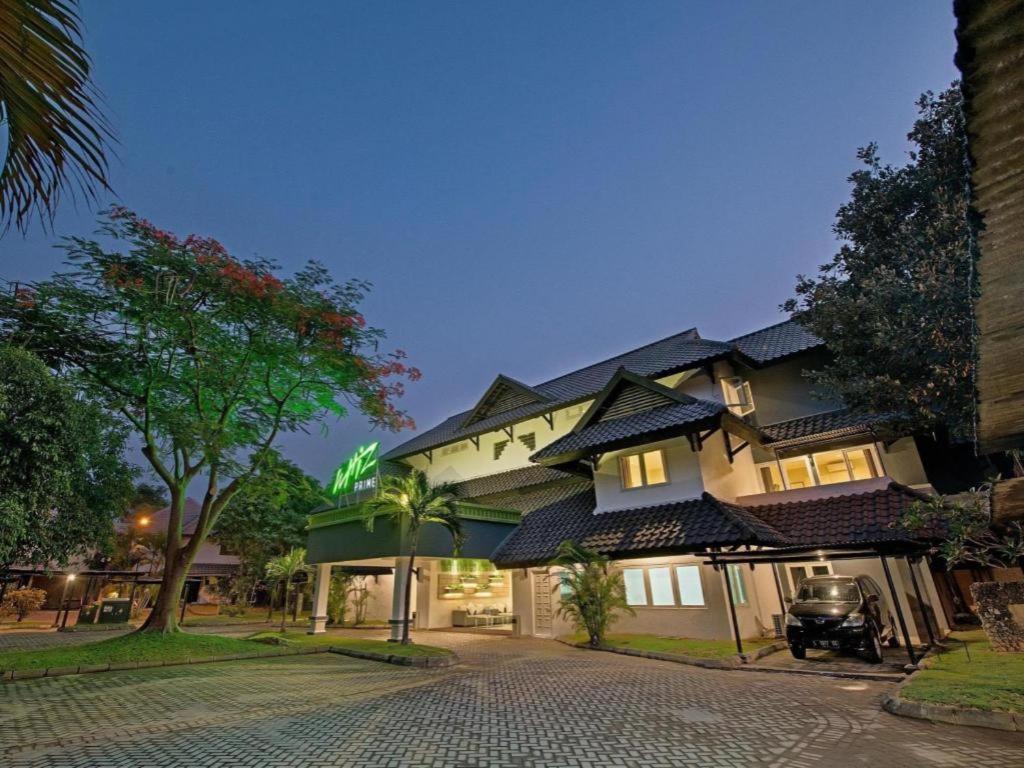 Whiz Prime Hotel Darmo Harapan Surabaja Exteriér fotografie