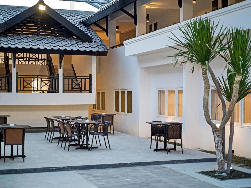 Whiz Prime Hotel Darmo Harapan Surabaja Exteriér fotografie