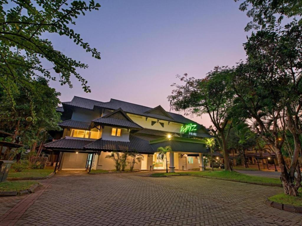 Whiz Prime Hotel Darmo Harapan Surabaja Exteriér fotografie