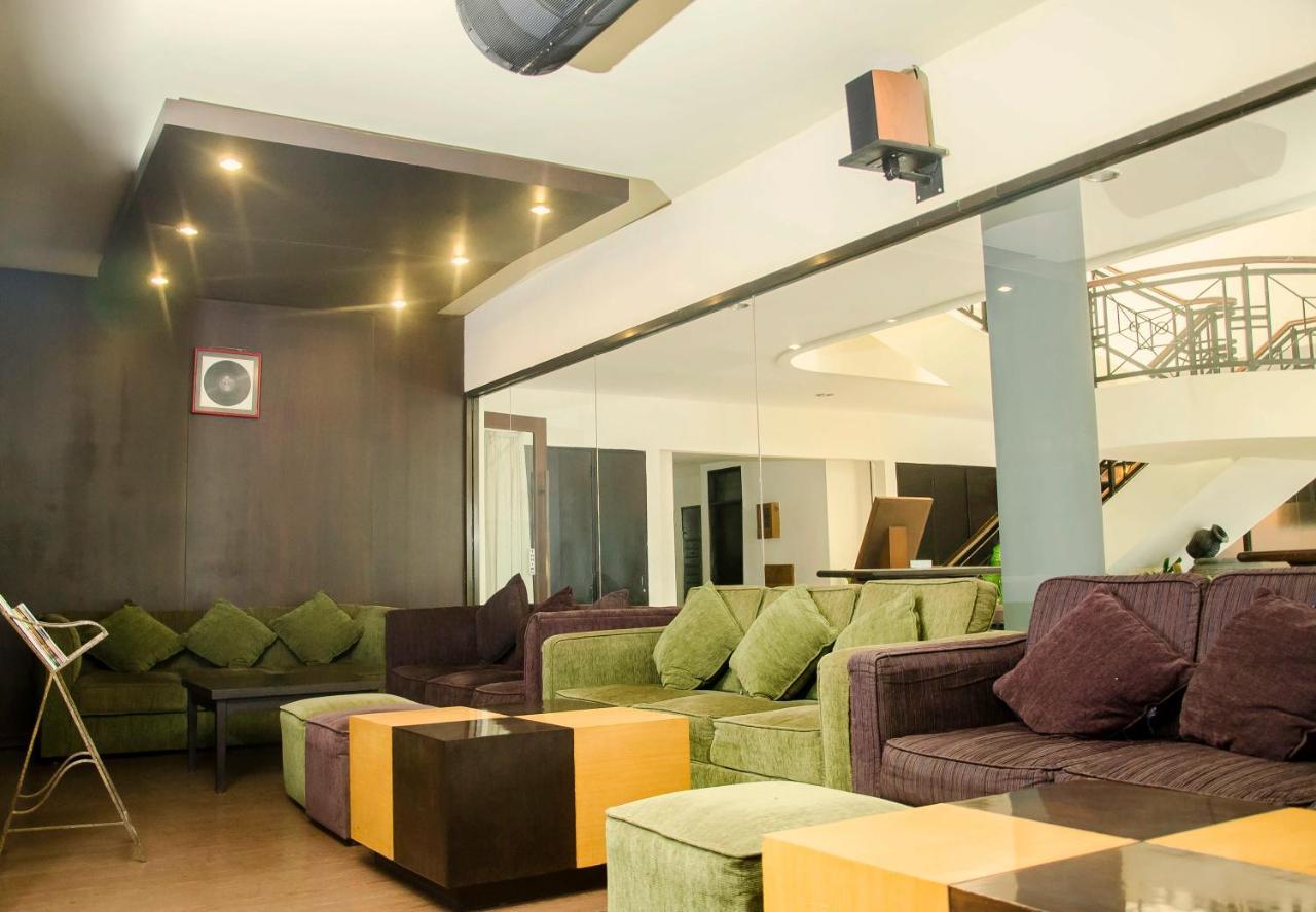 Whiz Prime Hotel Darmo Harapan Surabaja Exteriér fotografie