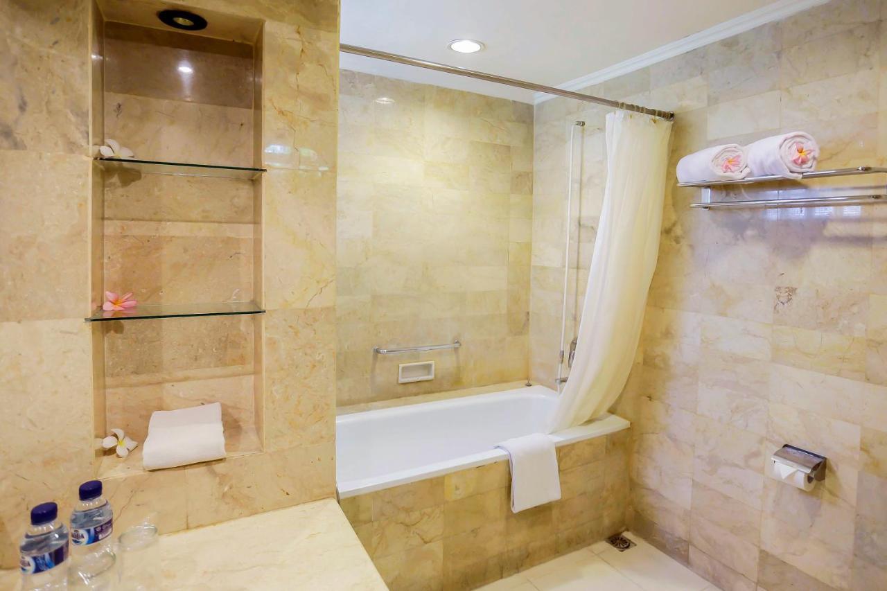 Whiz Prime Hotel Darmo Harapan Surabaja Exteriér fotografie