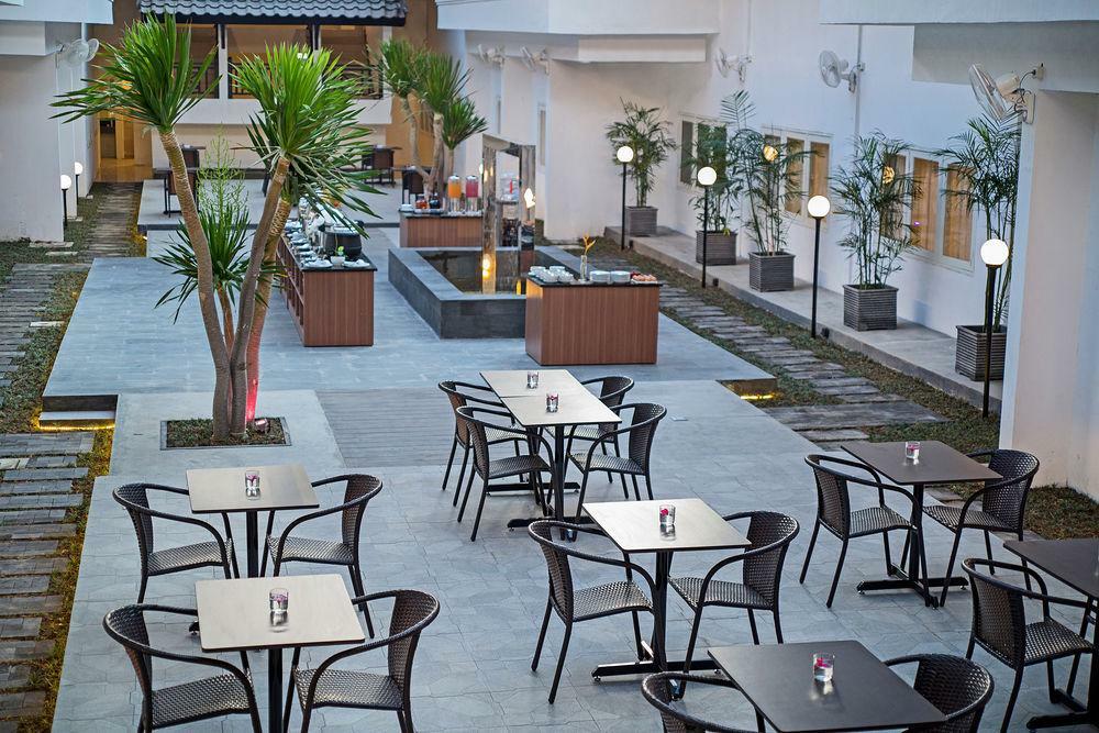 Whiz Prime Hotel Darmo Harapan Surabaja Exteriér fotografie